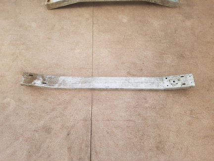 Усилитель бампера передний Nissan Note E11