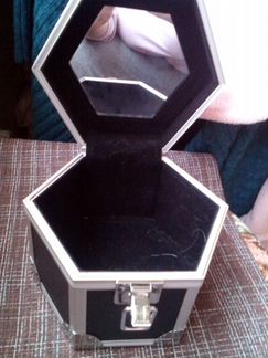 Шкатулка с зеркалом и замочком