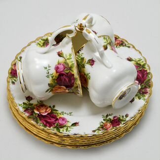 Английский фарфор пара Royal Albert Old roses