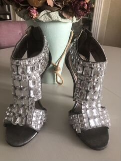 Босоножки Miss KG с декоративными бусинами