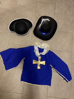 Костюм мушкетера и пиратская шляпа