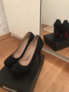 Чёрные замшевые туфли