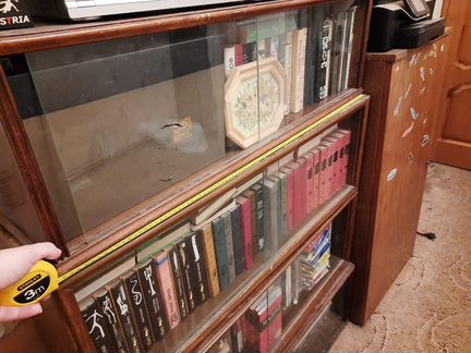 Полка книжная возможно антикварная