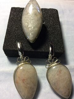 Продам кольцо и серьги с беломоритом