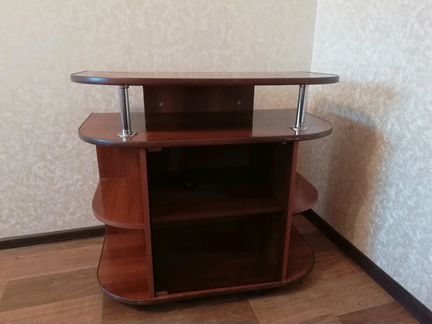 Тумба под телевизор на колёсиках