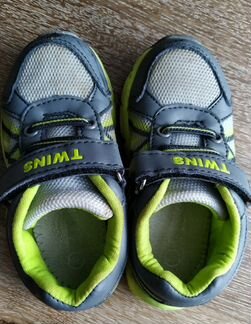 Кроссовки для двойни, 24 р-р