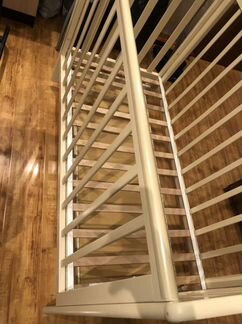 Кровать детская с маятником