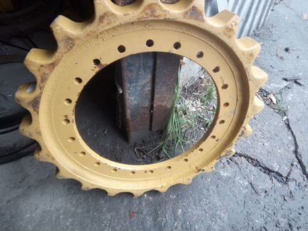 Звездочка Hyundai R210 81EM-10010 Корея